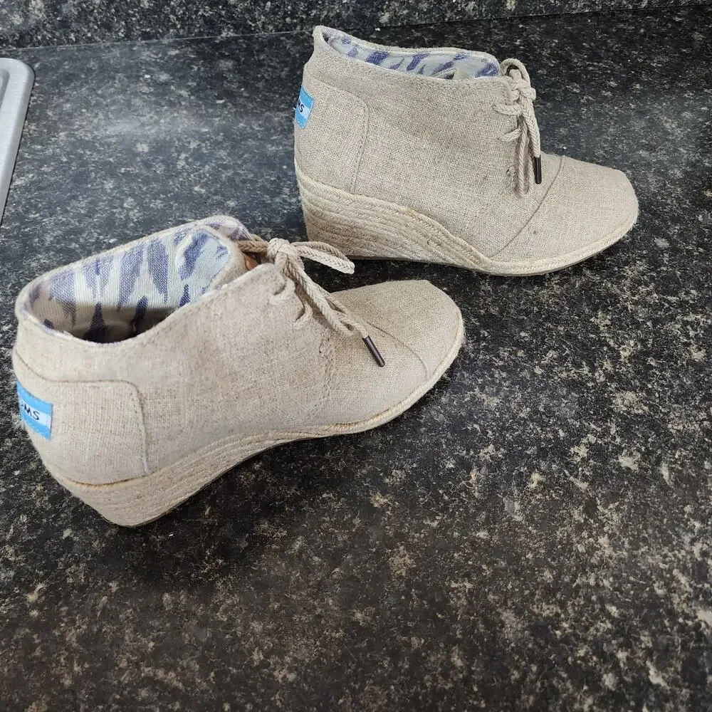 TOMS Desert Wedge  Natural Canvas Burlap Woven Light Tan Size 7